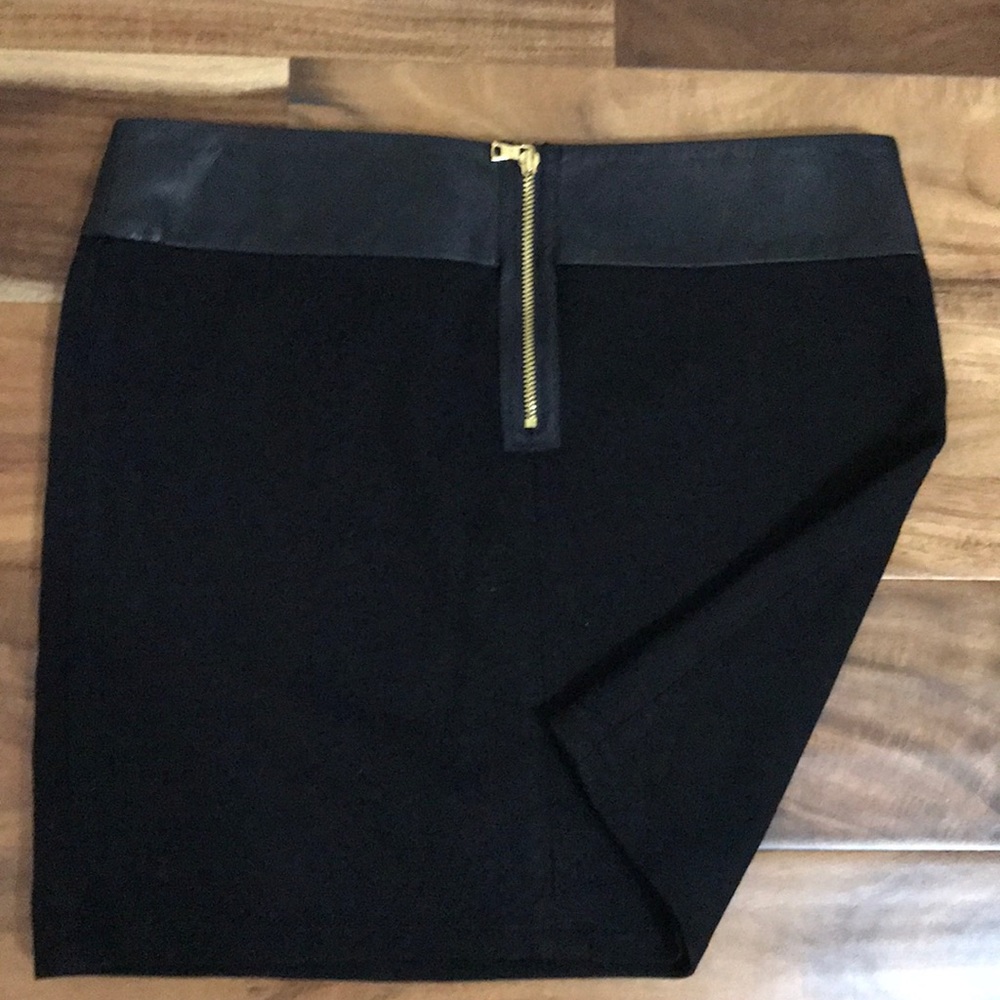 Alice + Olivia Black Leather Trim Mini-Skirt - Picture 7 of 8